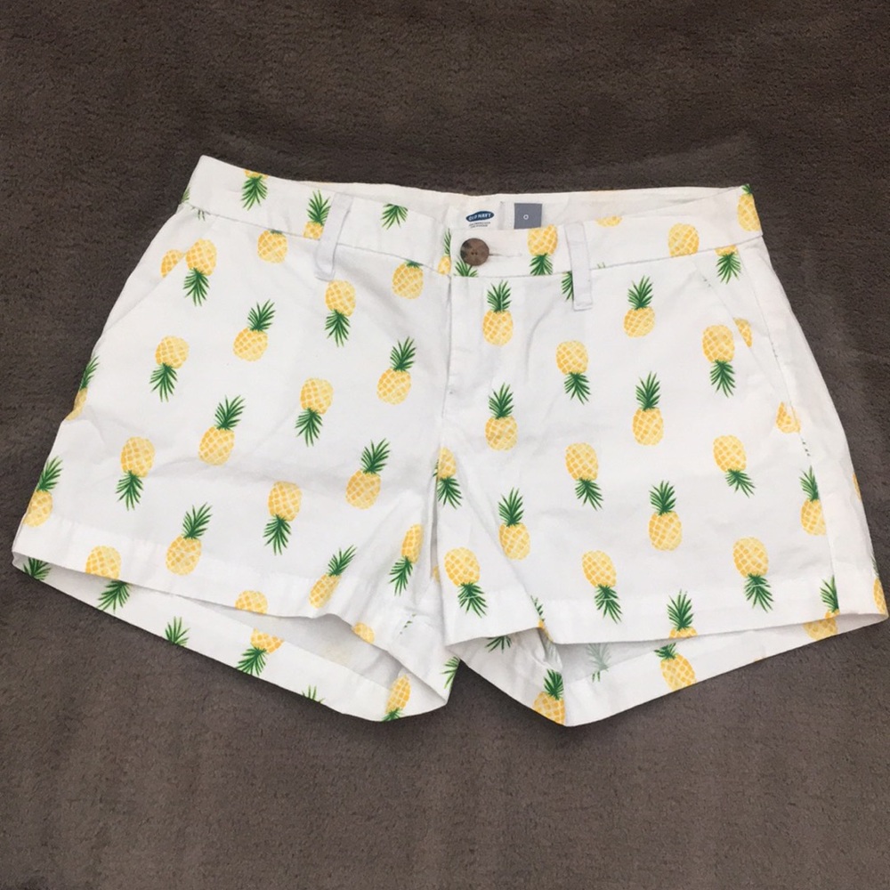 SUPER cute pineapple shorts